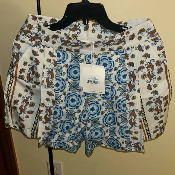 Carolina K Roma Shorts - Picture 6 of 7